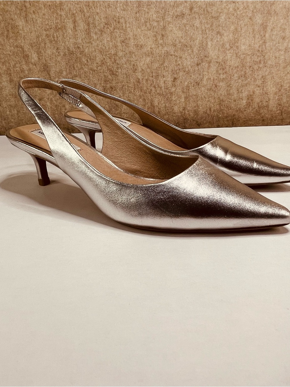 Saks Fifth Avenue Daria Leather Kitten Heel Sling Back Pumps Silver Size 7.5